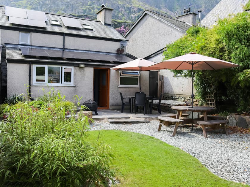 Garden | Bwthyn Afon, Blaenau Ffestiniog