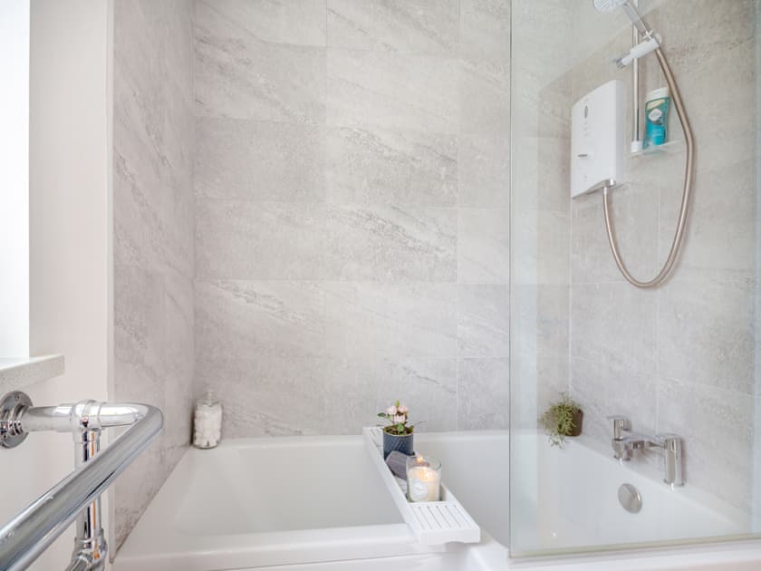 Bathroom | Swn Y Mor, Trearddur Bay