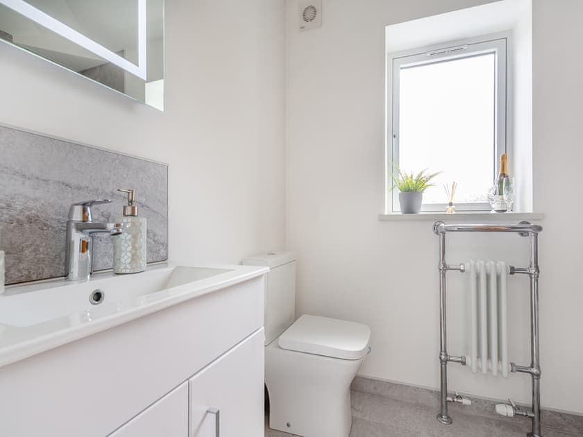 Bathroom | Swn Y Mor, Trearddur Bay
