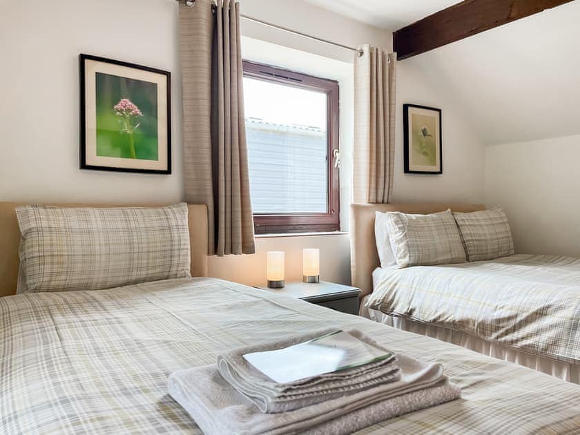 Double bedroom with additional single | Honeysuckle Cottage, Matlock