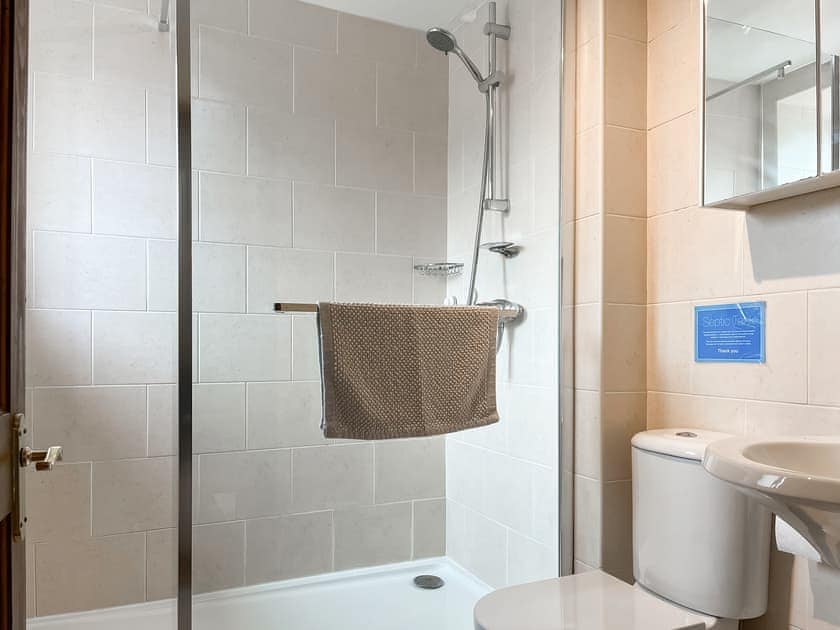 Bathroom | Honeysuckle Cottage, Matlock