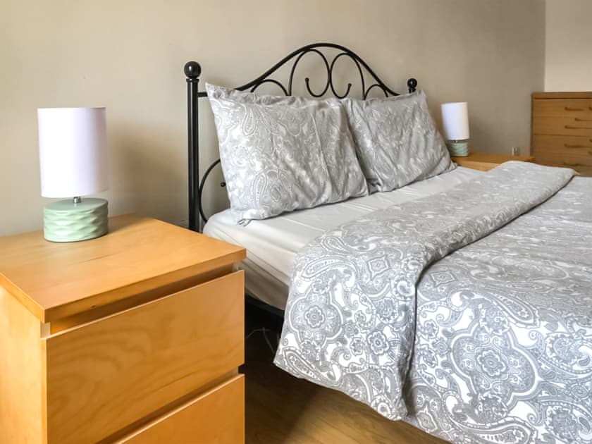 Double bedroom | Old Barn Cottage - Cow Boy Holidays, Glasgow