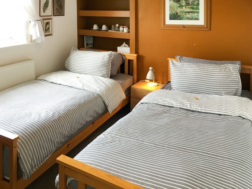 Twin bedroom | The Old School House, Sunk Island