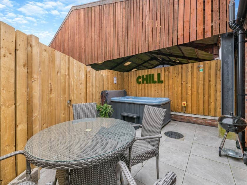 Patio | The Roost - Fieldhouse Farm Cottages, Skirlaugh