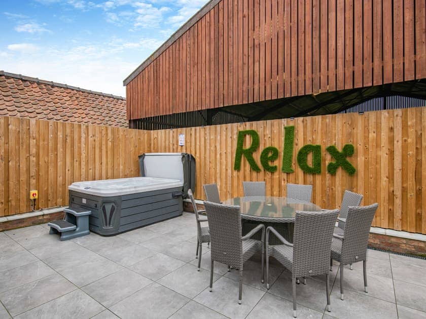 Patio | The Warren - Fieldhouse Farm Cottages, Skirlaugh
