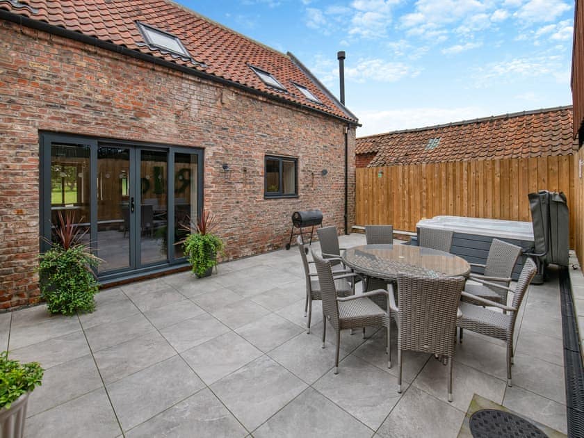 Patio | The Warren - Fieldhouse Farm Cottages, Skirlaugh