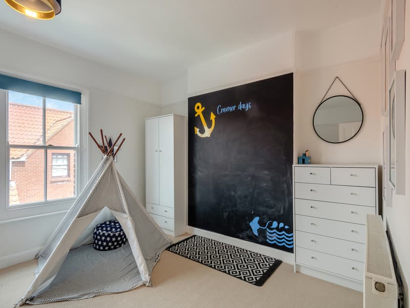 Bunk bedroom | Stradbroke House, Cromer