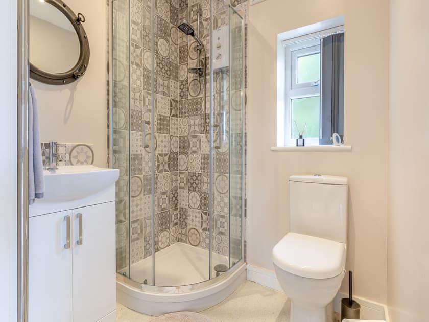 Bathroom | Hawthorns Glamping- Squirrel Lodge - Hawthorns Glamping, Foxley, near Dereham