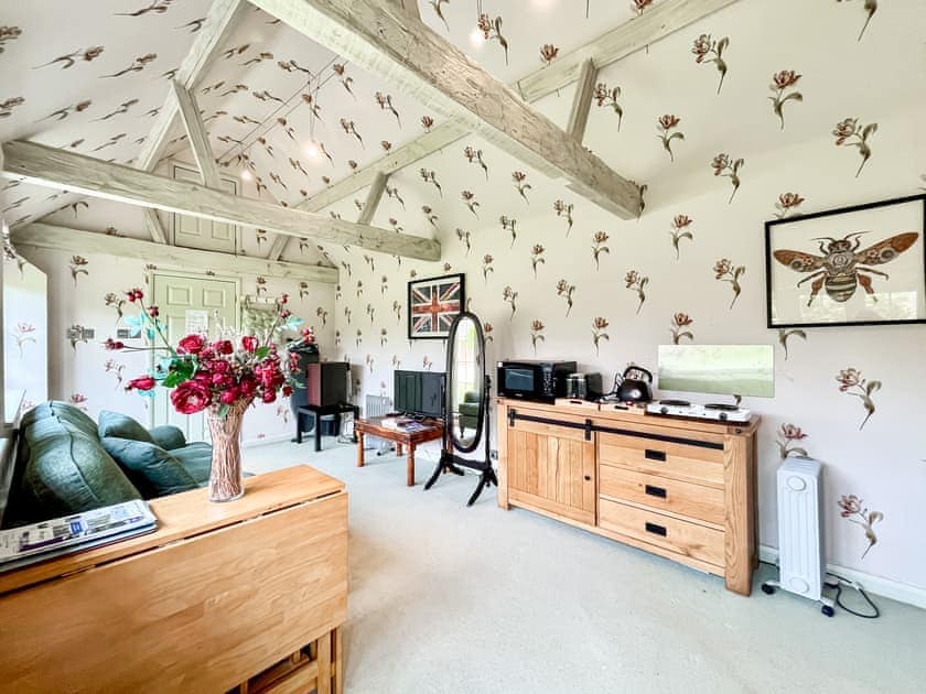 Open plan living space | Cottage 3 - Oaklands Farm, East Tytherley