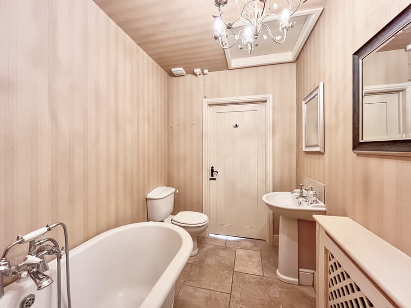 Bathroom | Cottage 2 - Oaklands Farm, East Tytherley