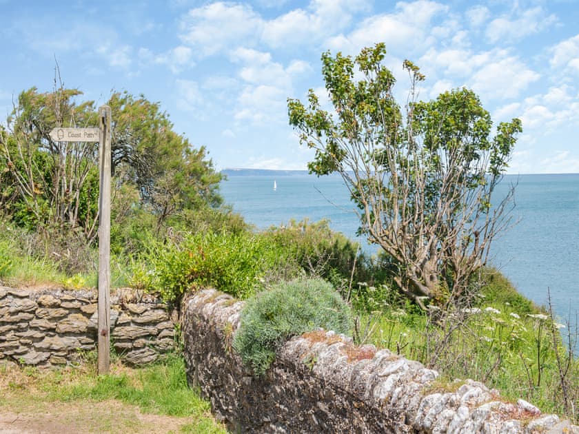 Surrounding area | Garden Apartment, Hallsands