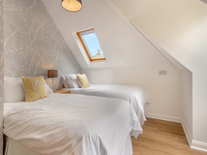 Good-sized twin bedroom | Knowle Croft Cottage, Fairlight, near Hastings