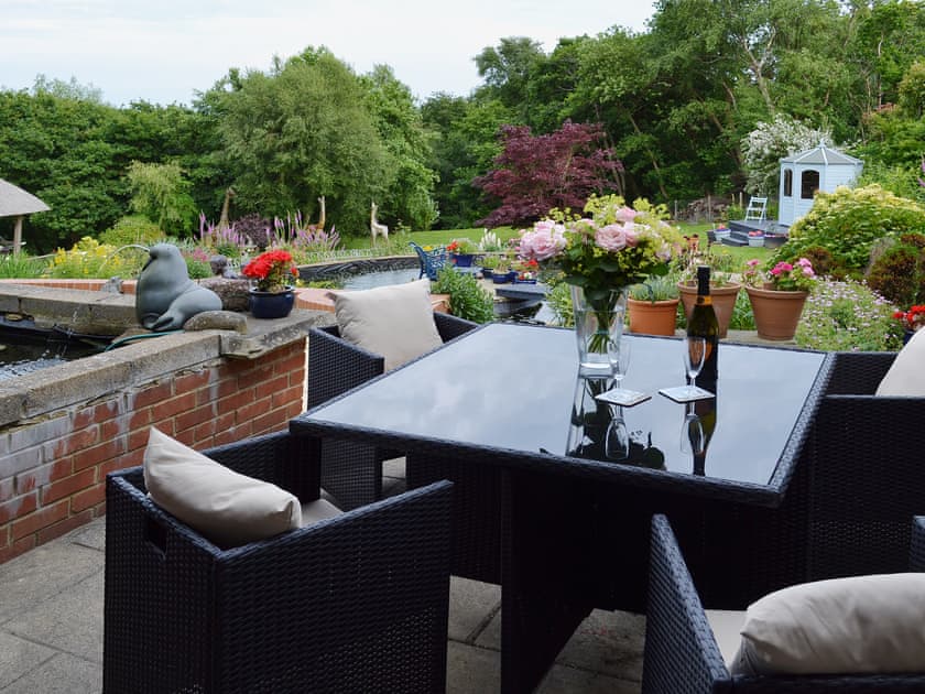 Sitting-out-area | Knowle Croft Cottage, Fairlight, near Hastings