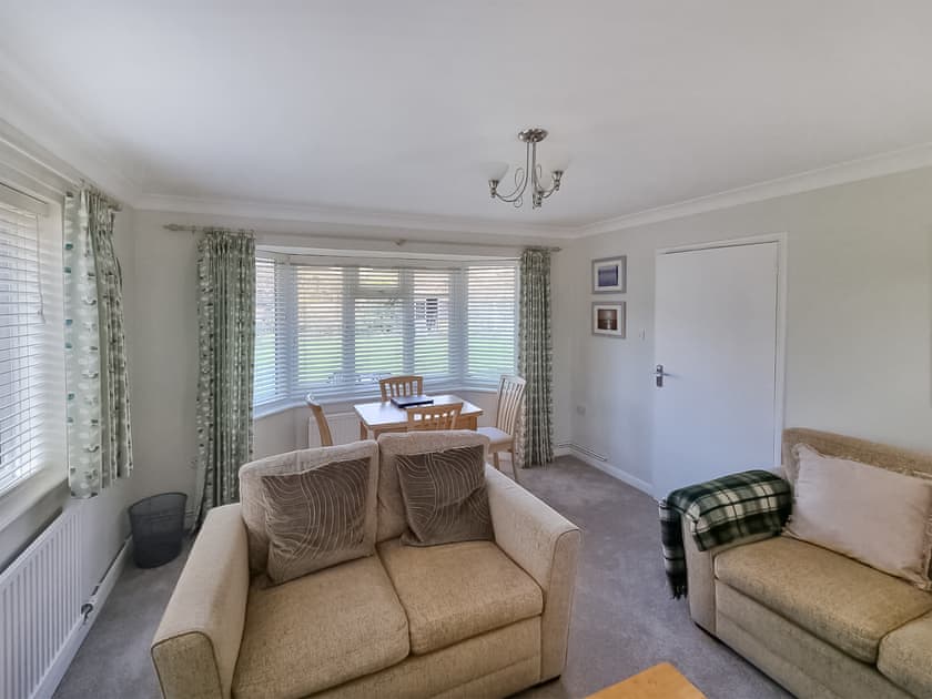 Living room with dining area | The Cottage at Boscobel, Brockenhurst