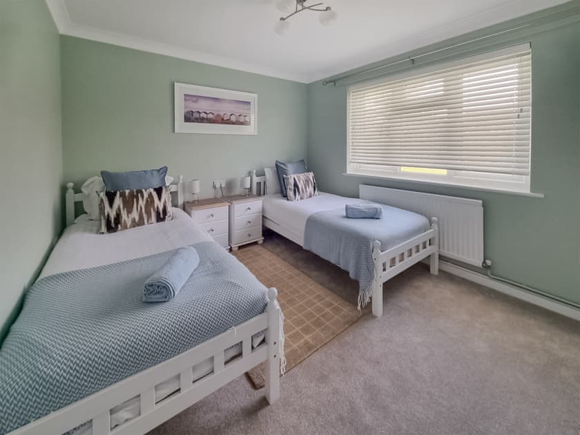 Twin bedroom | The Cottage at Boscobel, Brockenhurst
