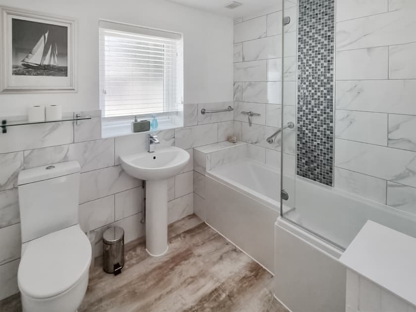 Bathroom | The Cottage at Boscobel, Brockenhurst