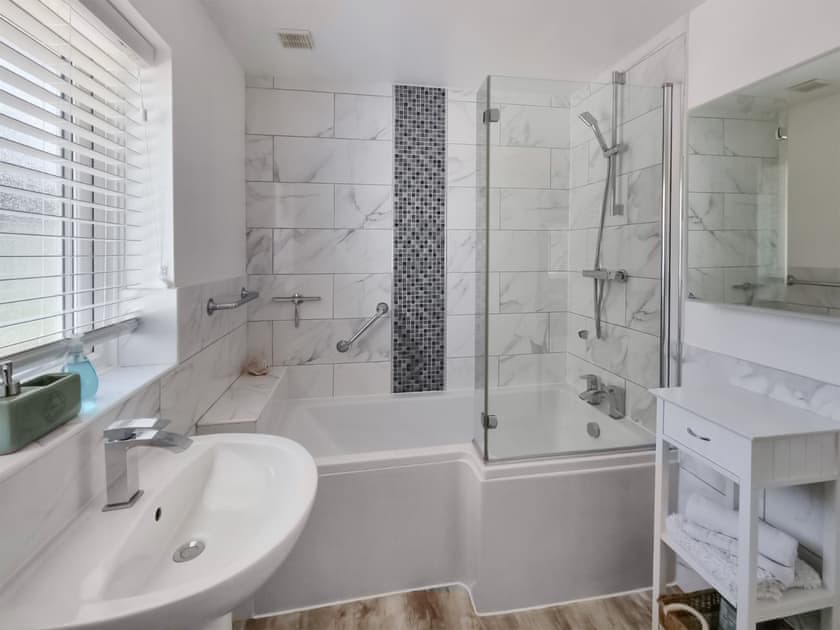Bathroom | The Cottage at Boscobel, Brockenhurst