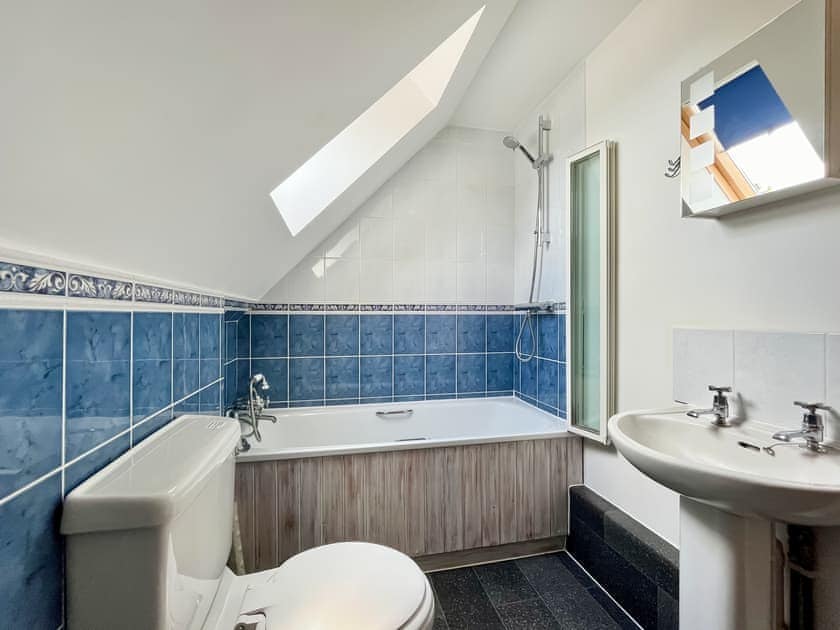 Bathroom | Stour Cross Farm- Hardy Chalet - Stour Cross Farm, West Stour, near Gillingham