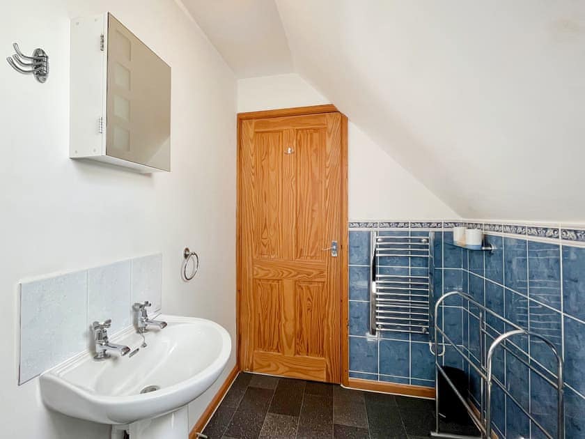 Bathroom | Stour Cross Farm- Hardy Chalet - Stour Cross Farm, West Stour, near Gillingham