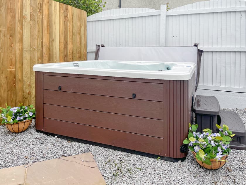Hot tub | Hyde House, Ecclefechan, near Lockerbie
