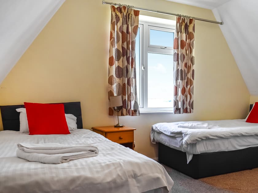 Twin bedroom | Honey Lodge, Gunnislake