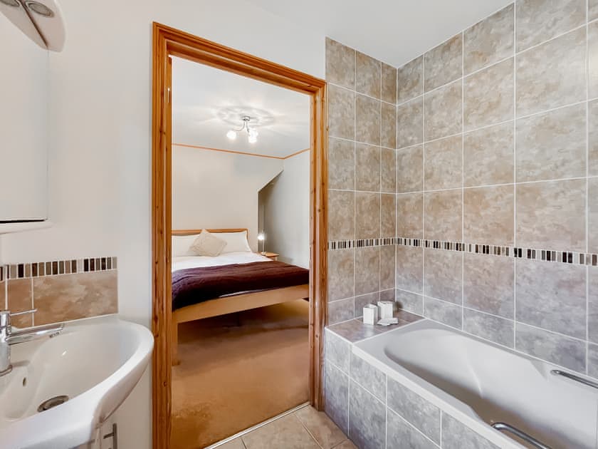 Bathroom | Melbury Chalet - Stour Cross Farm, West Stour, near Gillingham