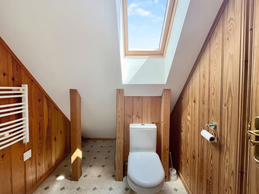 Bathroom | Melbury Chalet - Stour Cross Farm, West Stour, near Gillingham