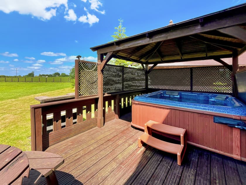Hot tub | Melbury Chalet - Stour Cross Farm, West Stour, near Gillingham
