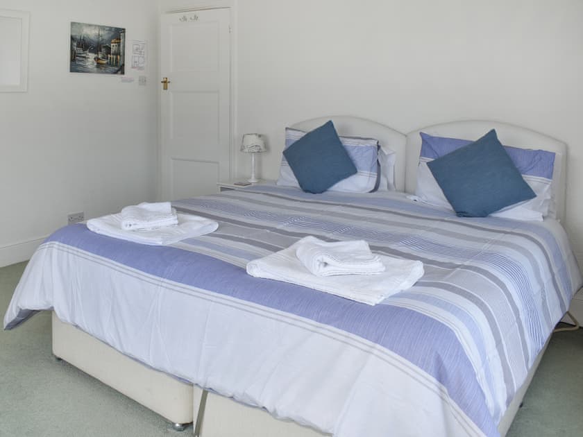 Double bedroom | Poets Corner, Freshwater