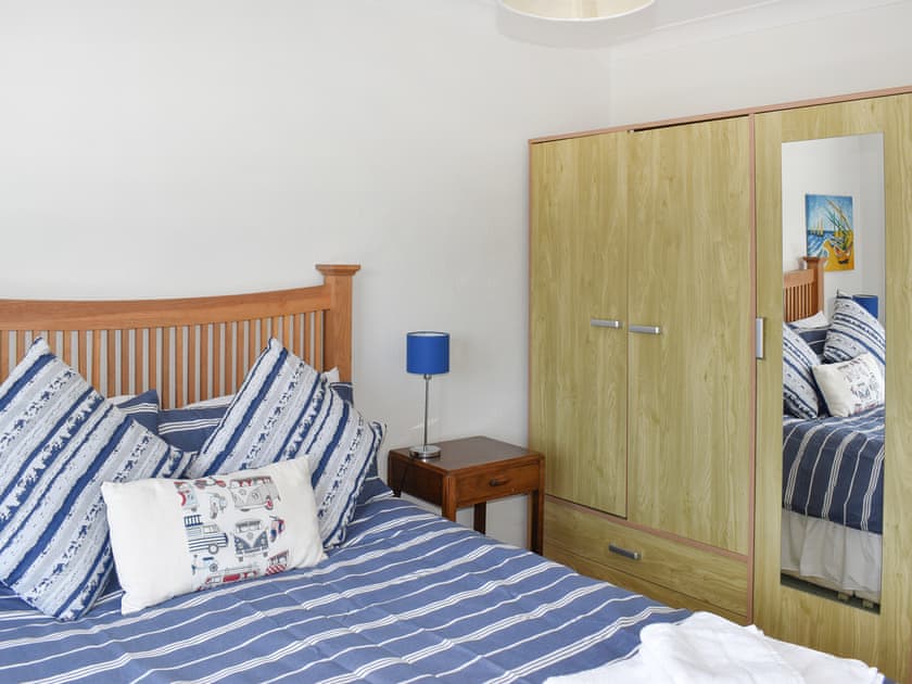 Double bedroom | Poets Corner, Freshwater