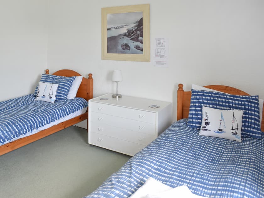 Twin bedroom | Poets Corner, Freshwater