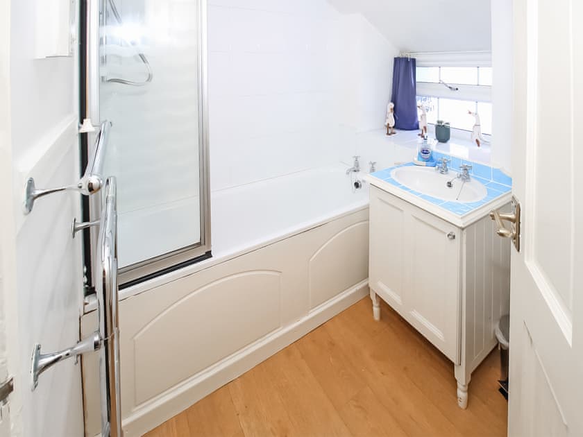 Bathroom | Siop Fach Cottage, Beddgelert