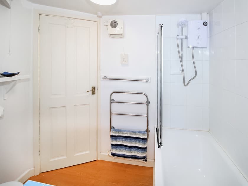 Bathroom | Siop Fach Cottage, Beddgelert