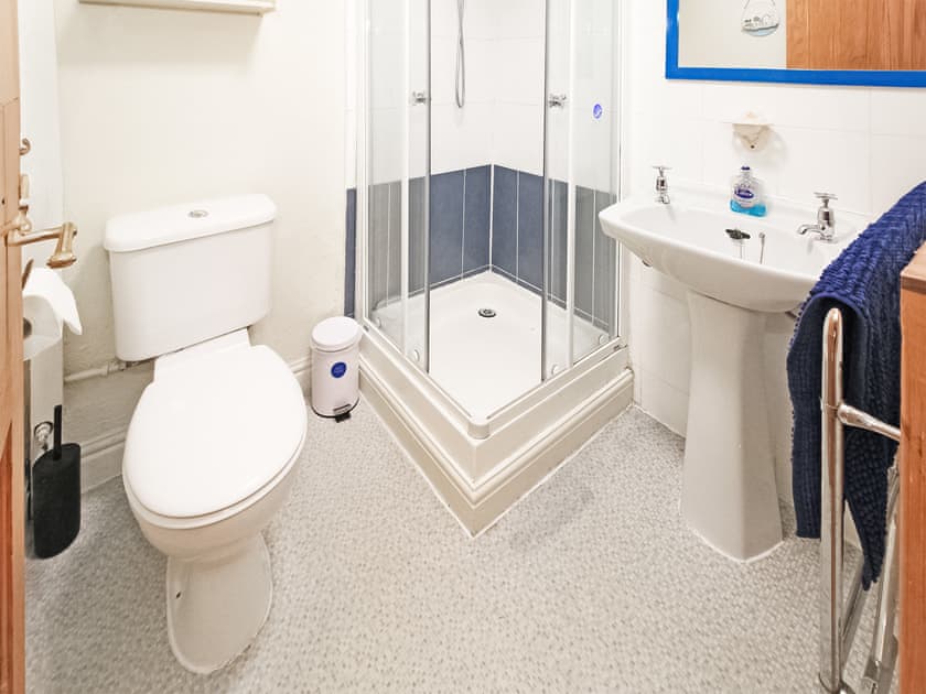 Bathroom | Siop Fach Cottage, Beddgelert