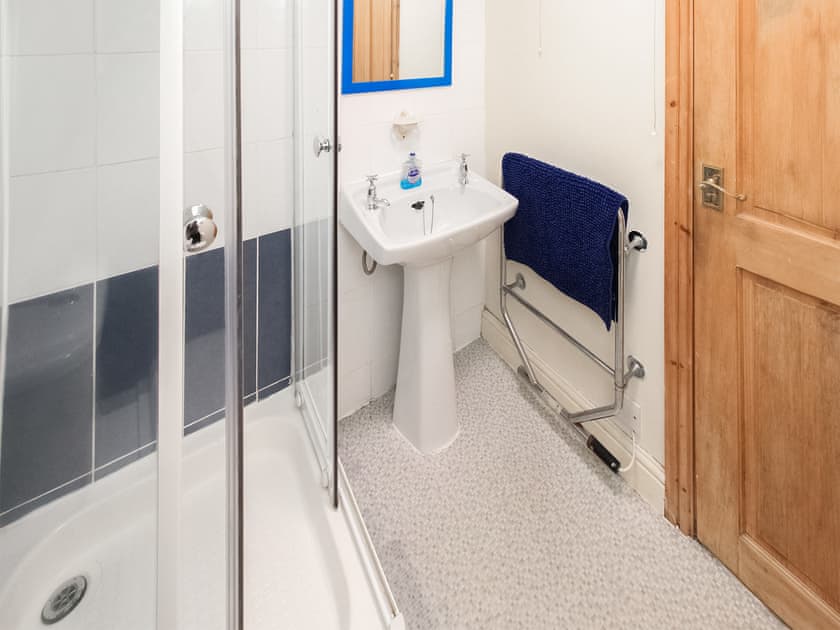 Bathroom | Siop Fach Cottage, Beddgelert