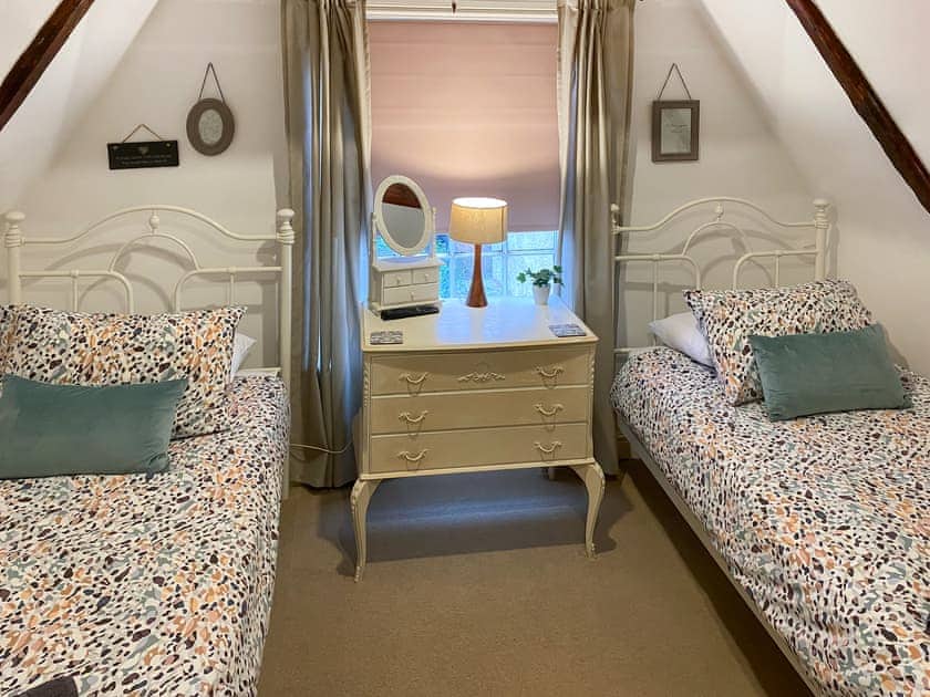 Twin bedroom | Nell’s Cottage, Bridlington