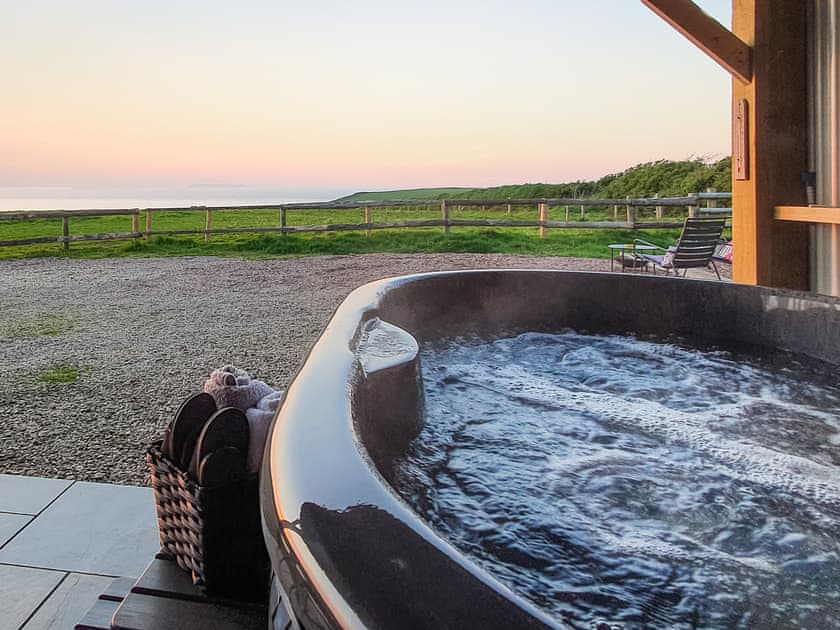 Hot tub | Little Puffins - Blegberry Farm, Hartland