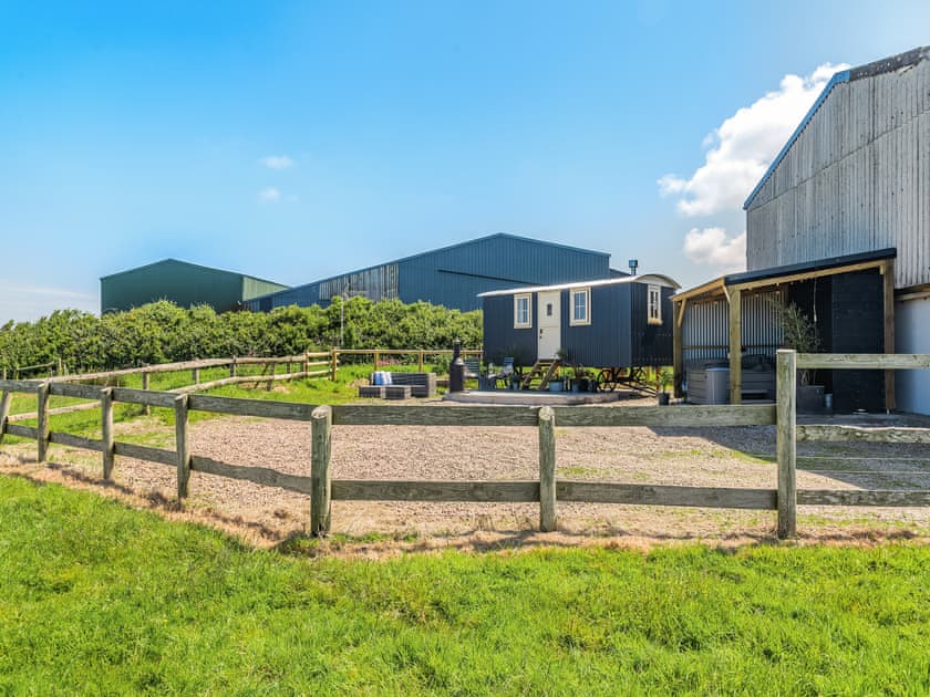 Exterior | Little Puffins - Blegberry Farm, Hartland