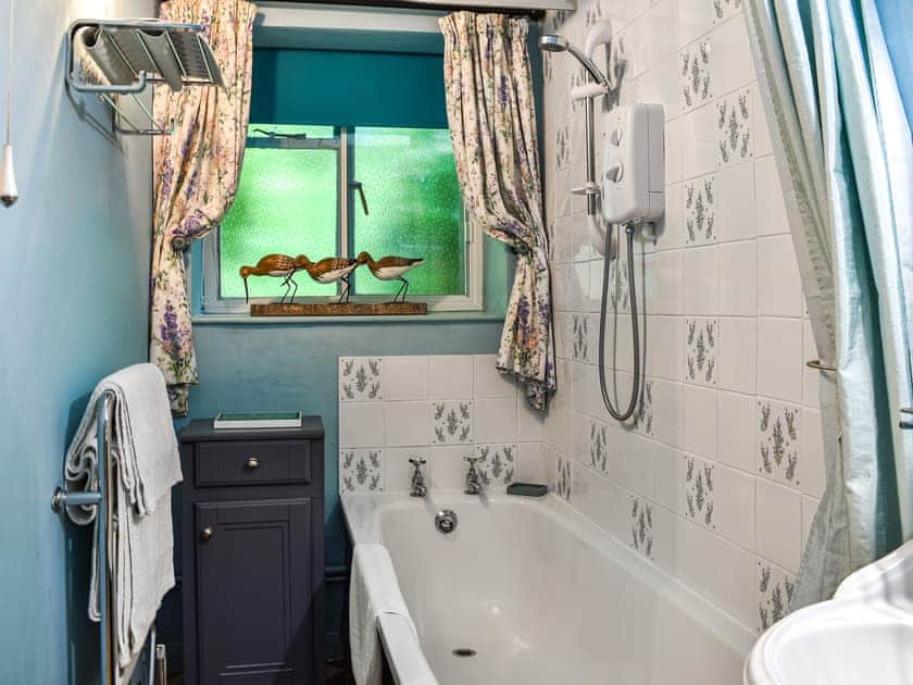 Bathroom | Manor Farm Lodge, Crewkerne