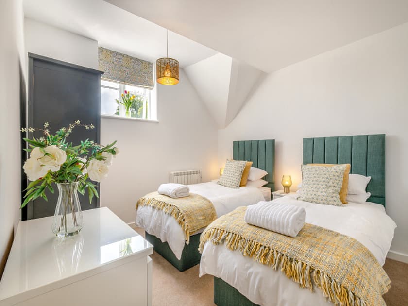 Super king bedroom as a twin  | Stone Cottage, Cromer