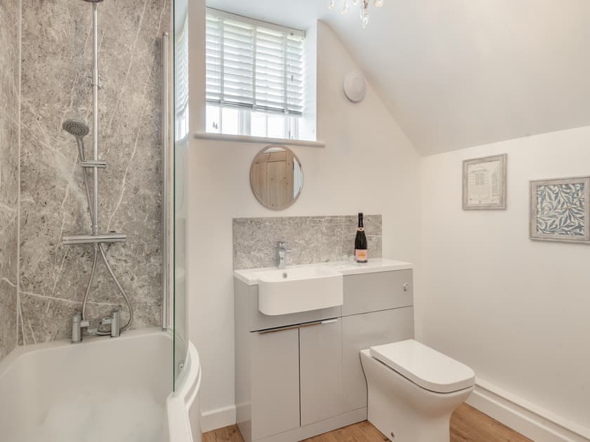 Bathroom | Stone Cottage, Cromer