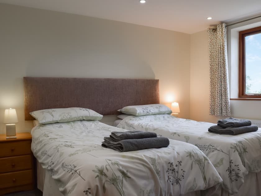 Twin bedroom | The Granary - Donative Holiday Cottages, Warton, near Tamworth