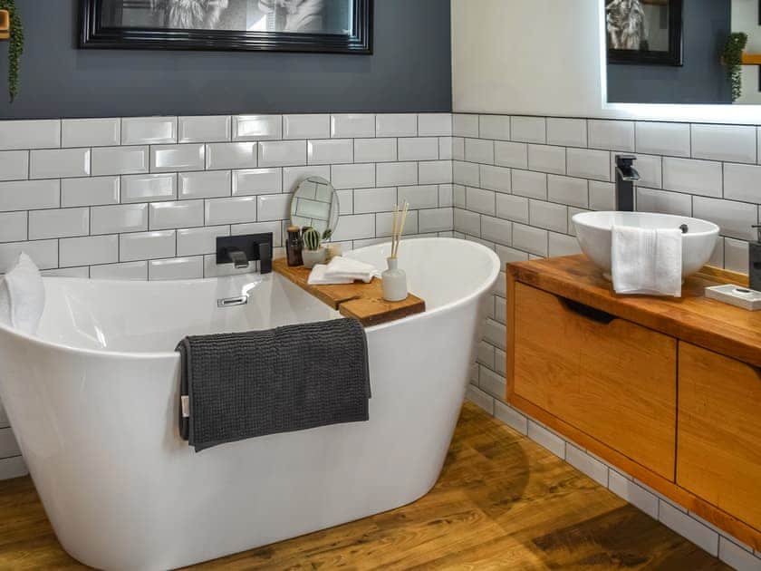 Bathroom | Myrtle Cottage, Repps with Bastwick