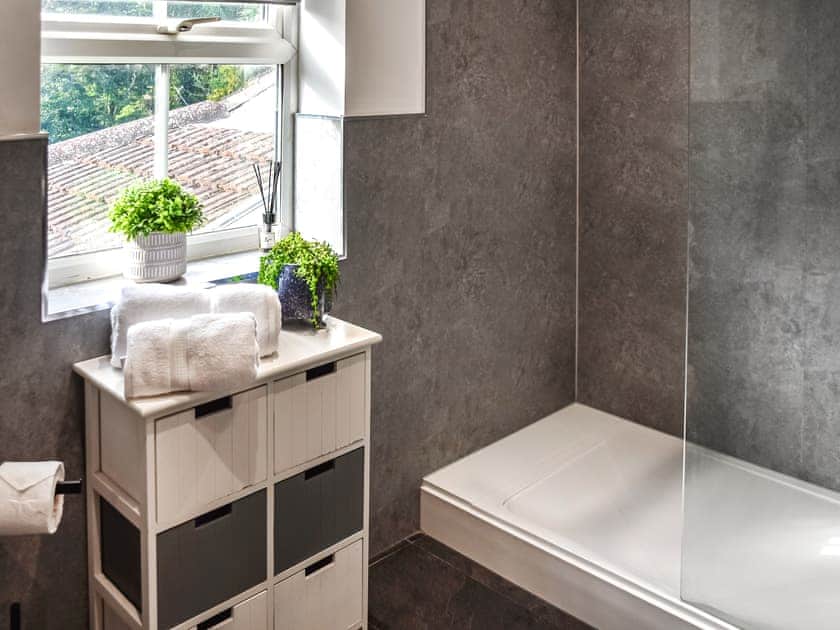 Bathroom | Myrtle Cottage, Repps with Bastwick