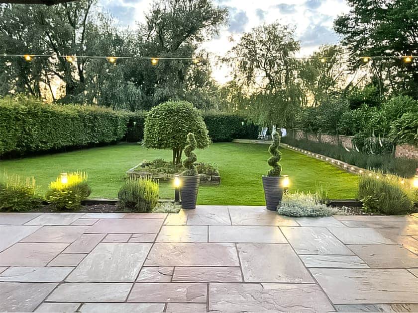 Patio | Myrtle Cottage, Repps with Bastwick