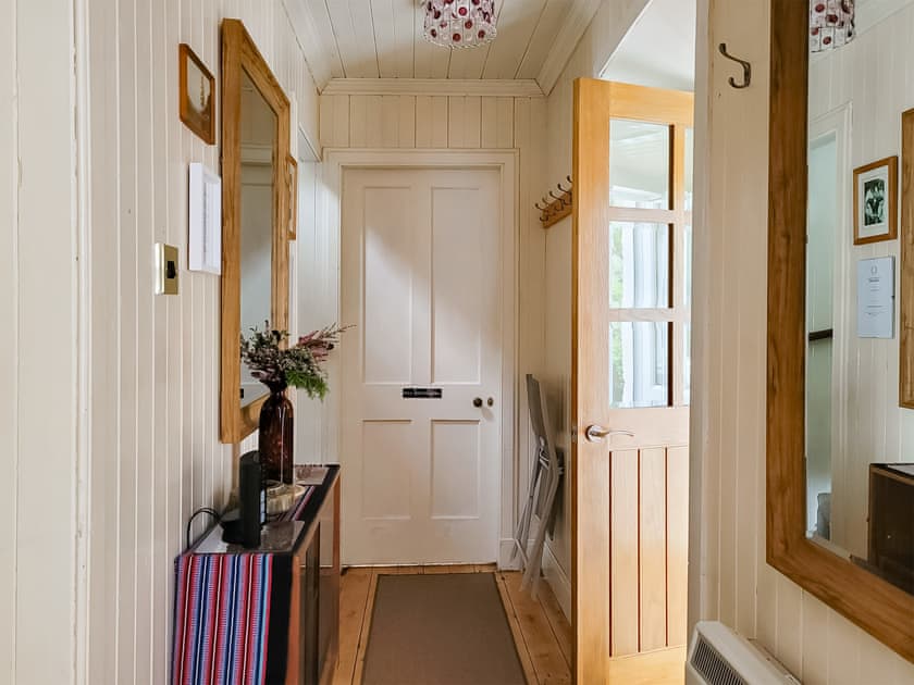 Hallway | Gàrradh an Fhàsaich, Glendale