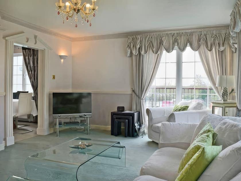 Living room | Tracara Cottage - Tracara, Horning, near Norwich