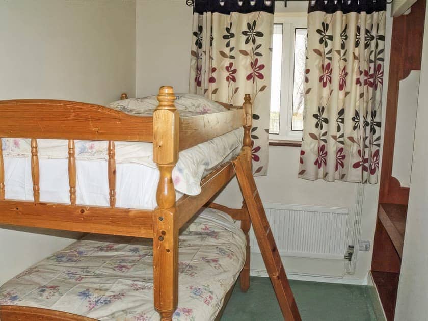 Bunk bedroom | Tracara Cottage - Tracara, Horning, near Norwich