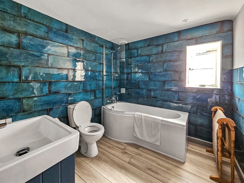 Bathroom | Ivy Cottage, Boscastle