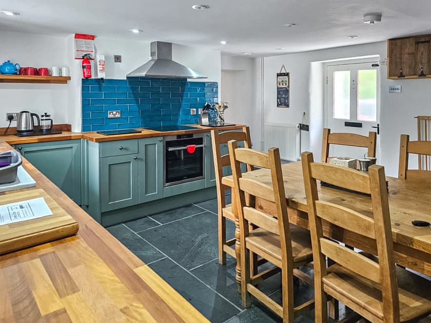 Kitchen/diner | Ivy Cottage, Boscastle